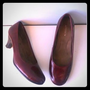 Aerosoles deep red round toe kitten heel